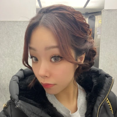 <p>こんばんはるなです❣️<br>先週久しぶりにアップスタイルしてみました😌<br>来月からは全日ドレスになるみたいなので<br>色んな髪型やってみようかな🤭🫧<...