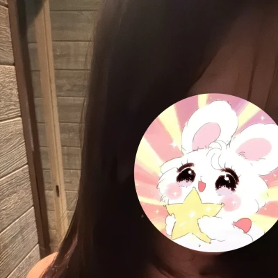 かなちゃん本日も出勤してます🤍🙌🏻みんな来てくれるかなー？