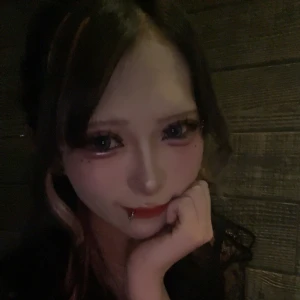 れいか出勤😽✌️今日雪降ってるね！！寒すぎだじょ〜積もることを願う🙏🙏誰か雪合戦しよーんの写真1枚目