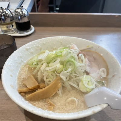 こんばんはつゆ☔️です今日は営業前にお店の近くのなりたけというラーメン屋さんに行きました🚶‍♀️‍➡️コッテリ系のラーメンですごく美味しかったです