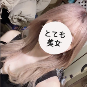 今日は珍しく髪を巻いて出勤‼️の写真1枚目