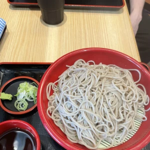 こんばんわん🐶みゆきです今日は一日暑かった🫠ので冷たいお蕎麦を食べましたの写真1枚目