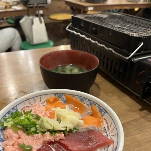 今日は1人で海鮮丼を食べに行きました🐟の写真2枚目