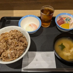 出勤してます🥹💦🌃の写真1枚目