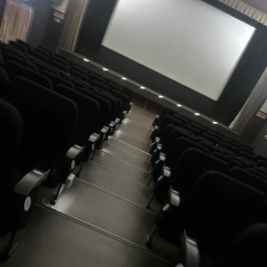 レイトショーで恋愛の映画見てきたよ！！👀の写真2枚目