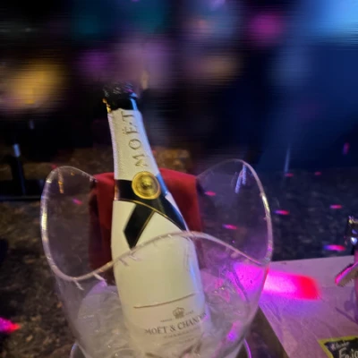 🍾🌟
