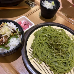8/18(火) 22時からいます🌸の写真1枚目