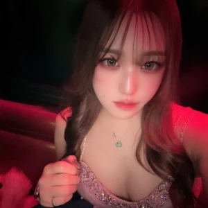 暗い場所では盛れません😖の写真1枚目