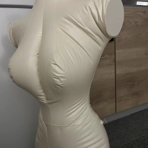 事務所に講習用のマネキンが届きました✨の写真1枚目