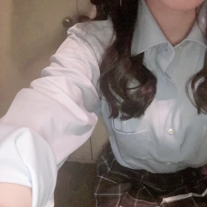 出勤してます〜🤍の写真1枚目