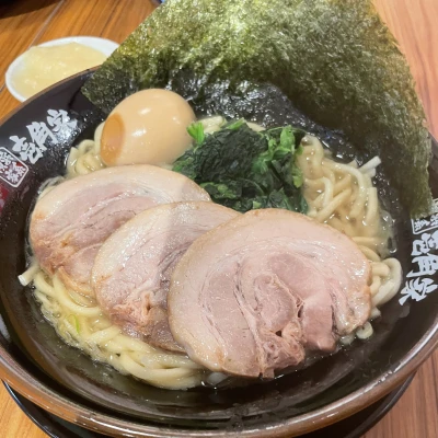 こんばんわん🐶みゆきです昨日は週末営業ですごく疲れちゃった😮‍💨ので頑張った自分へのご褒美としてみゆきが好きなラーメン🍜食べに行きました最近ハマっ...