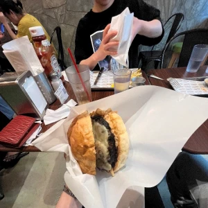 この前ハンバーガー食べてきたよ🍔の写真1枚目