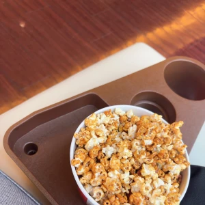 このあいだ、ひとりでポップコーン🌽食べるためだけに映画館行ってきた😆の写真1枚目