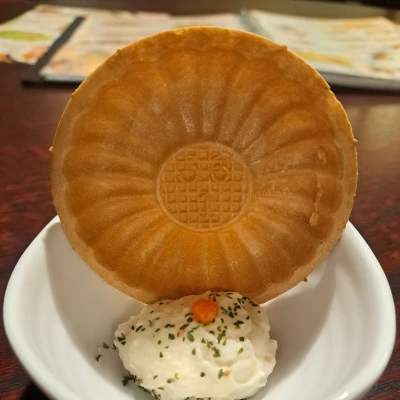 今日出勤してます✨よかったら会いに来てください🍸✨