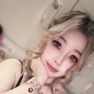 こんばんはー😊いよなだよー！！の写真1枚目