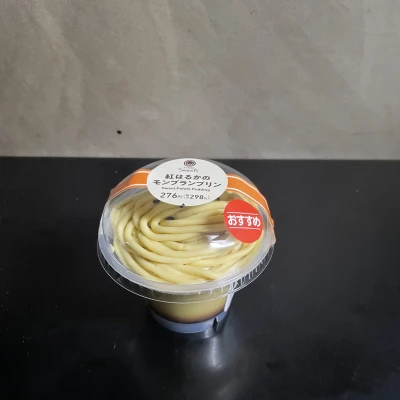 こんばんわん🐶みゆきです今日紹介するスイーツ🍰はこちら💁ファミマのモンブランです