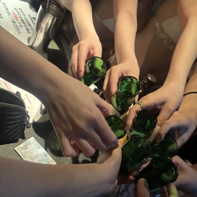 今月前半も一緒に飲んでくれる方のおかげで楽しく過ごせてます❤️‍🔥いつもありがとうございます☺️幸せっ！後半は今日と20(火)、22(木)、27(火)、30(金)の予...