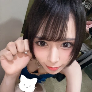 謎の猫ポーズ🐱の写真1枚目