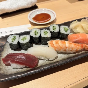 お寿司食べた🍣の写真1枚目