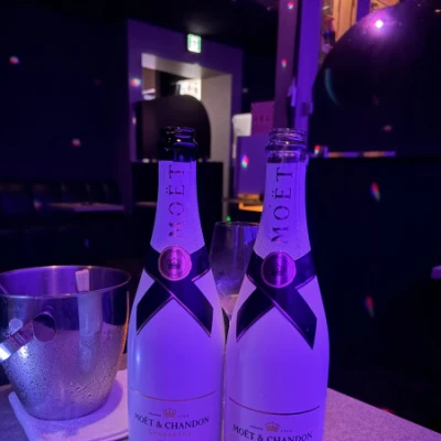 🍾